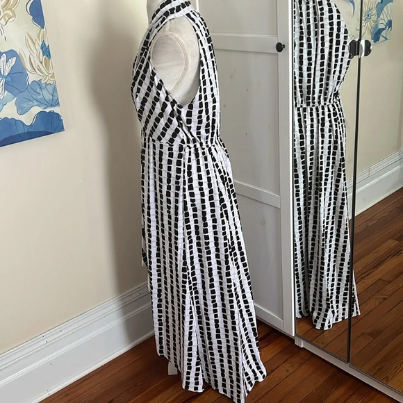 Calvin Klein Halter Neckline Hi/Low Hem Sleeveless Dress - NWT - Size 12 - Picture 7 of 13